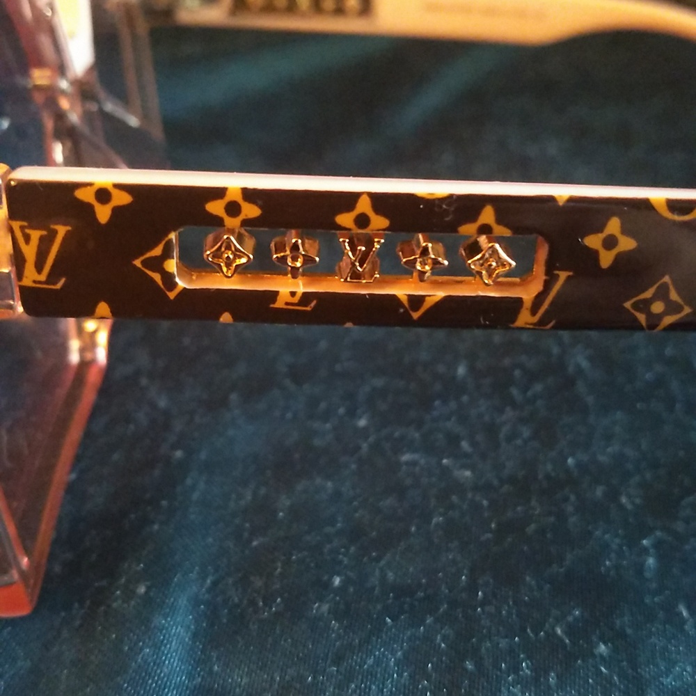 Louis Vuitton sunglasses - Picture 9 of 11